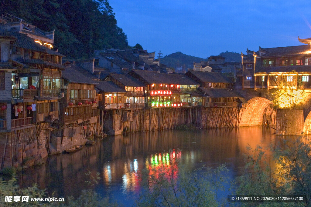 凤凰古城夜景美丽如画