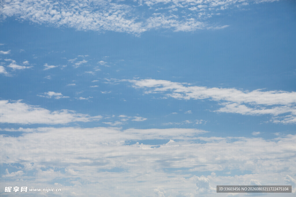 高空之上的蓝天白云