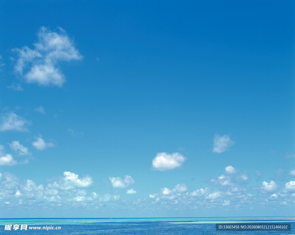 蓝天碧海间的悠然景致