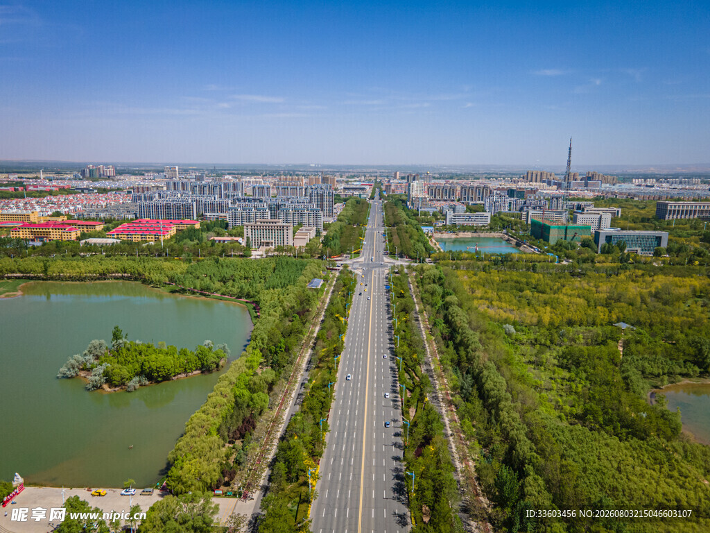 城郊风光道路穿林绕水