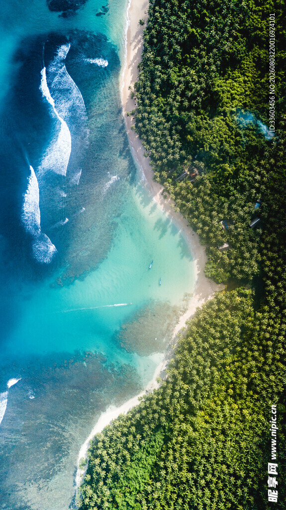 俯瞰碧海绿岸的美丽景致