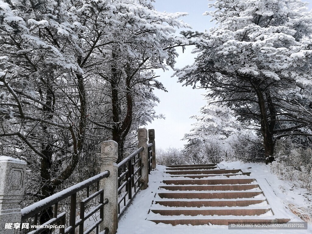 峨眉山雪景