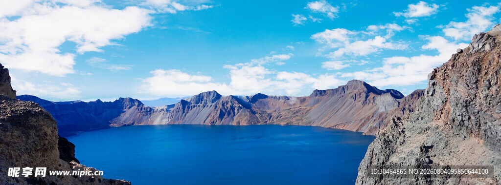 长白山高山湖泊美景
