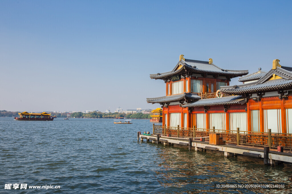 杭州西湖湖面东方建筑
