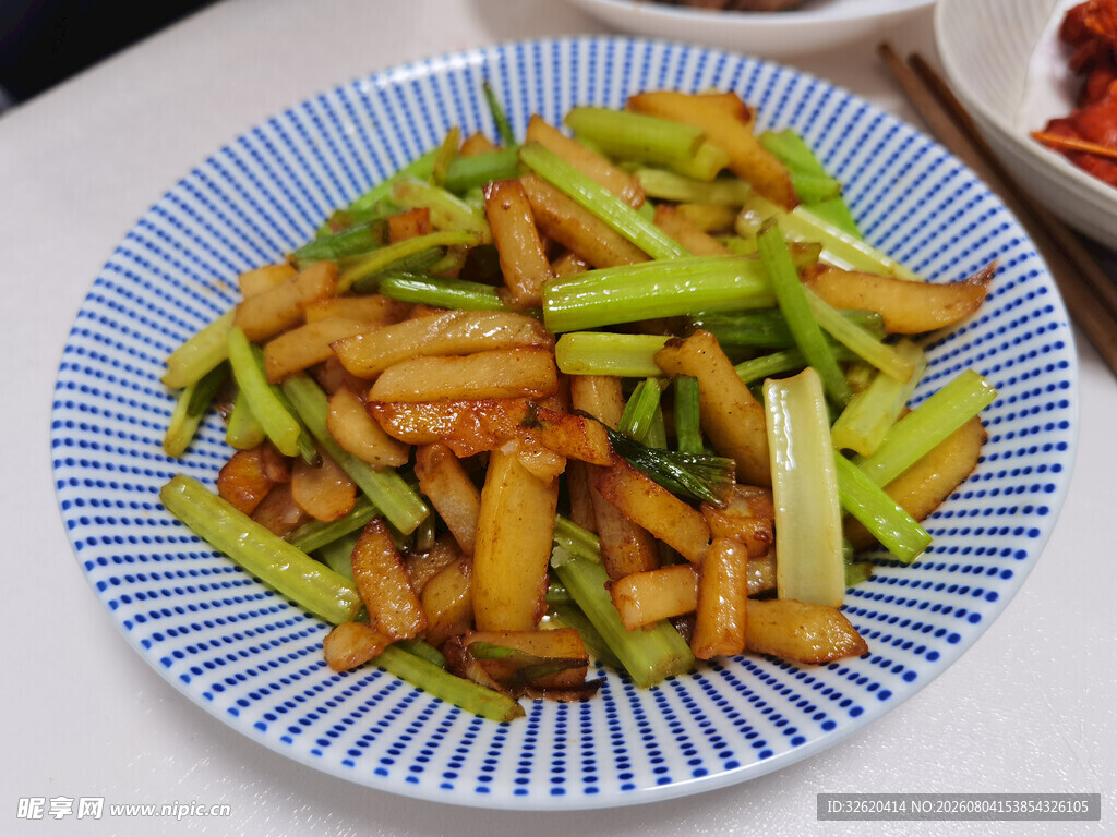 芹菜炒土豆条