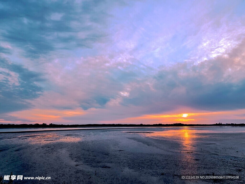 海滨日落美景