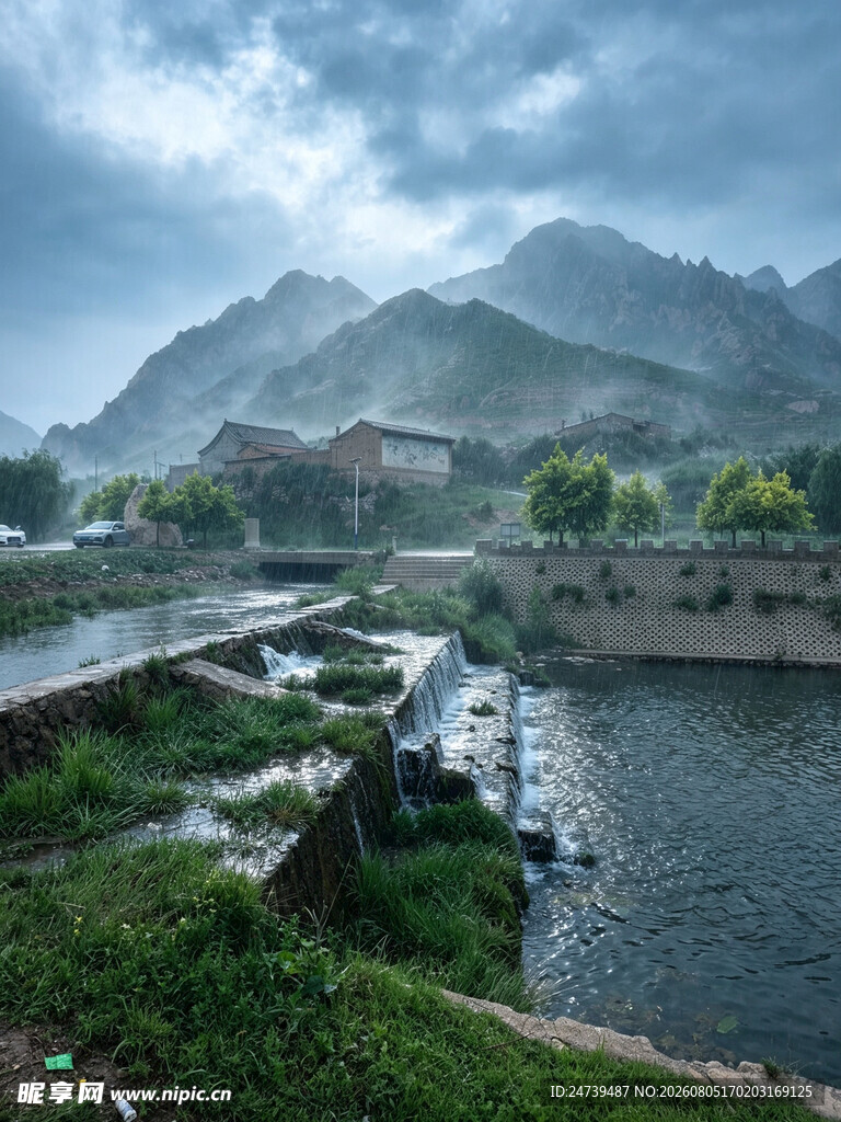 山间河畔美景