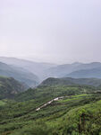 山间绿野风景