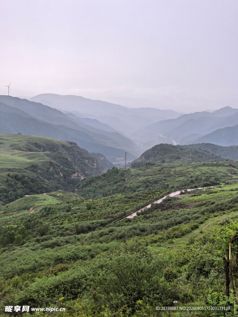 山间绿野美景