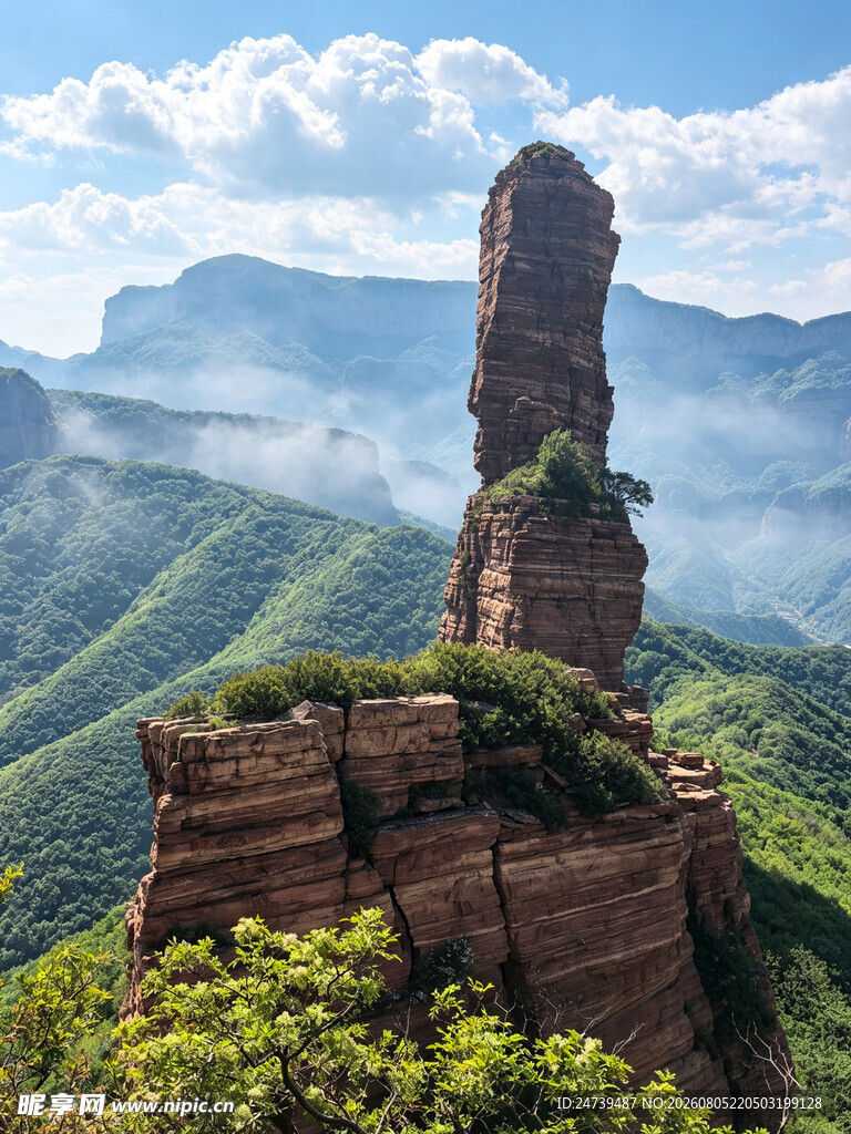 奇峰耸立的壮丽自然景观