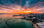 海滨城市绚烂日落美景