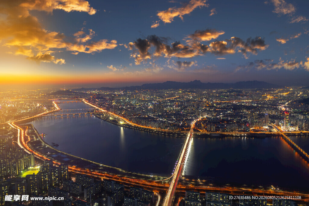城市河畔日落全景风光