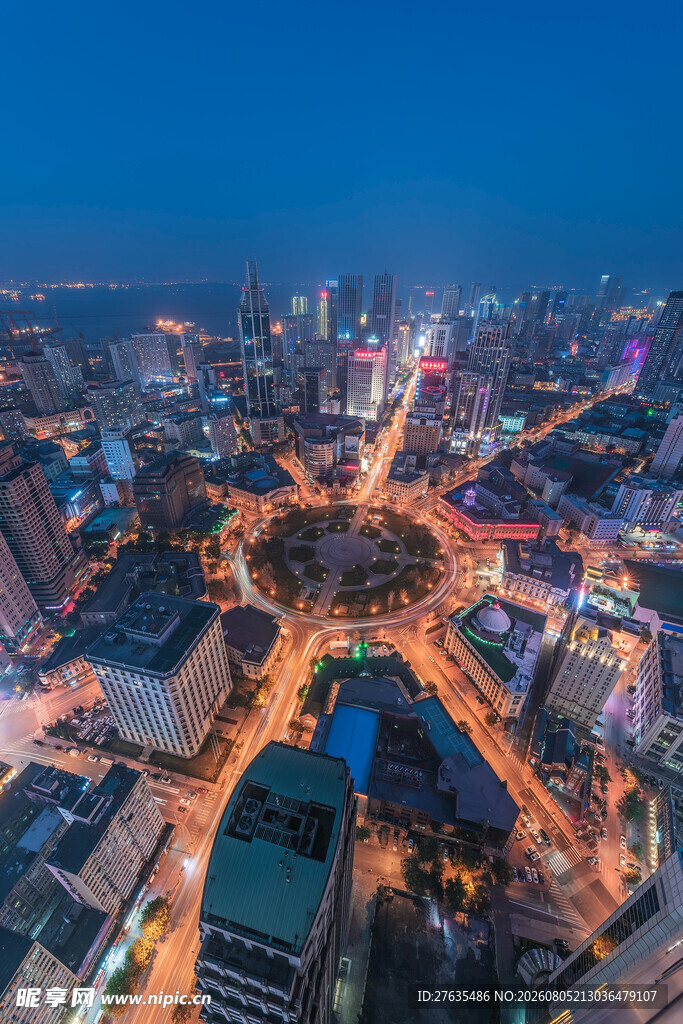 城市璀璨夜景俯瞰图