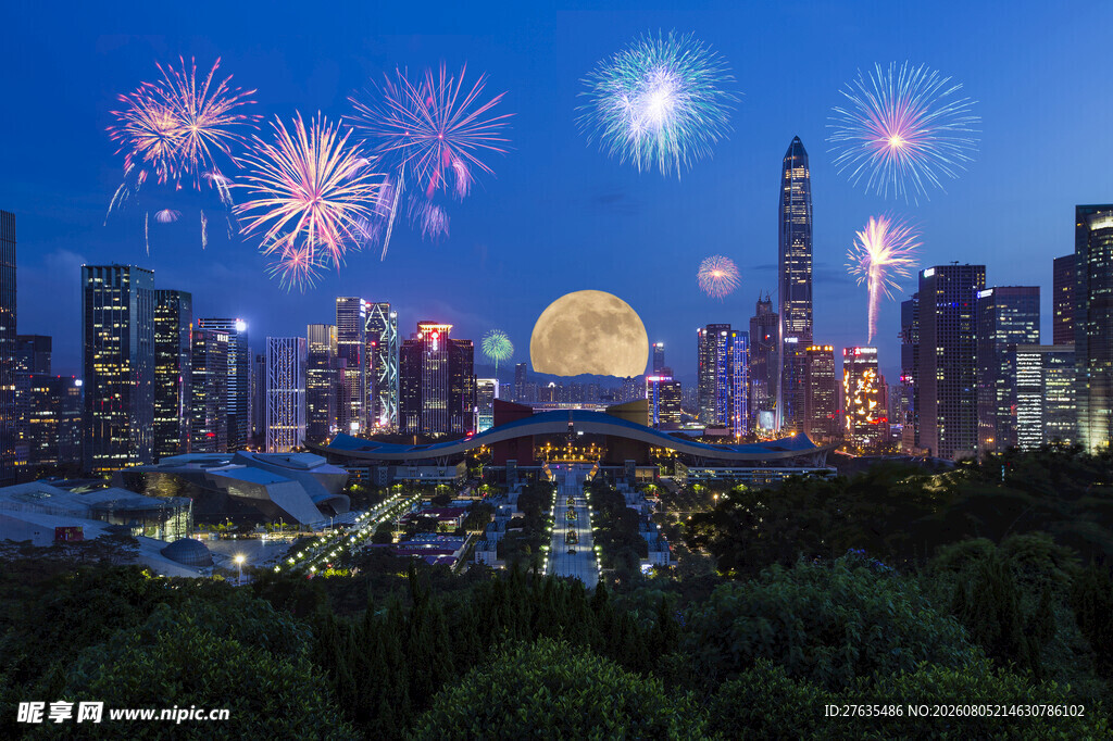 城市夜空绽放绚烂烟花