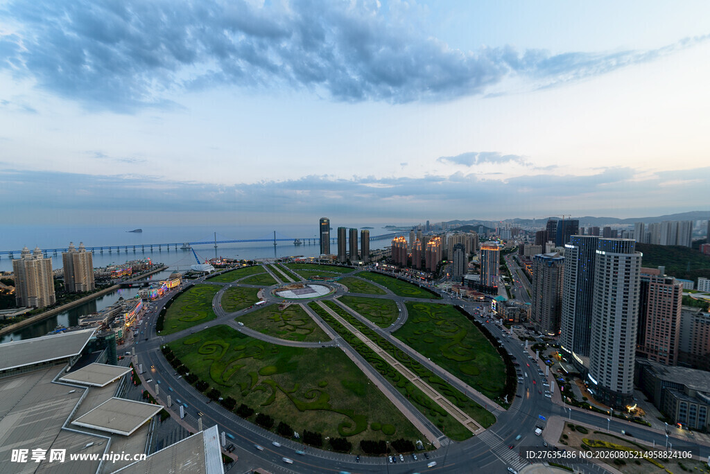 城市绿地与周边建筑景观