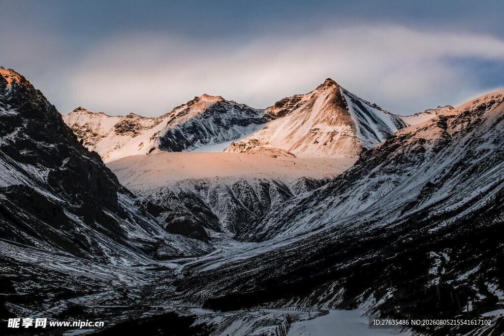 壮丽雪山景观