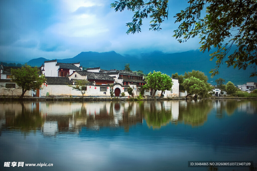 江南水乡古村宁静湖景