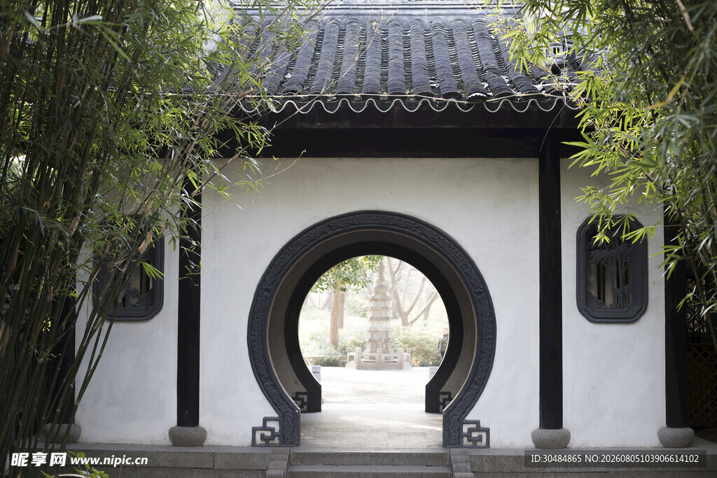 中式庭院圆门景观