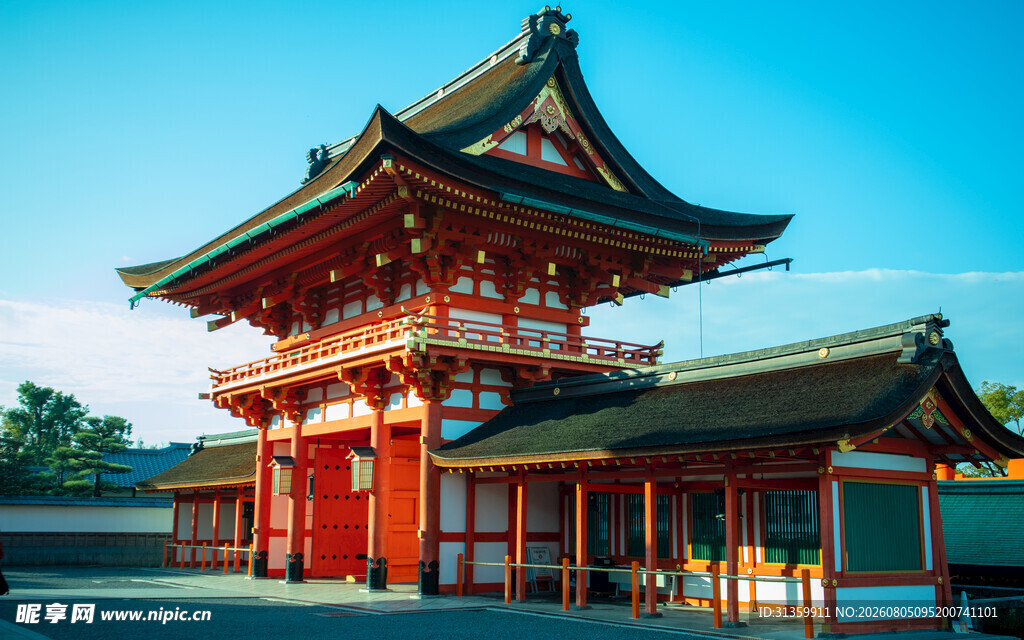 日本传统建筑朱红庙宇