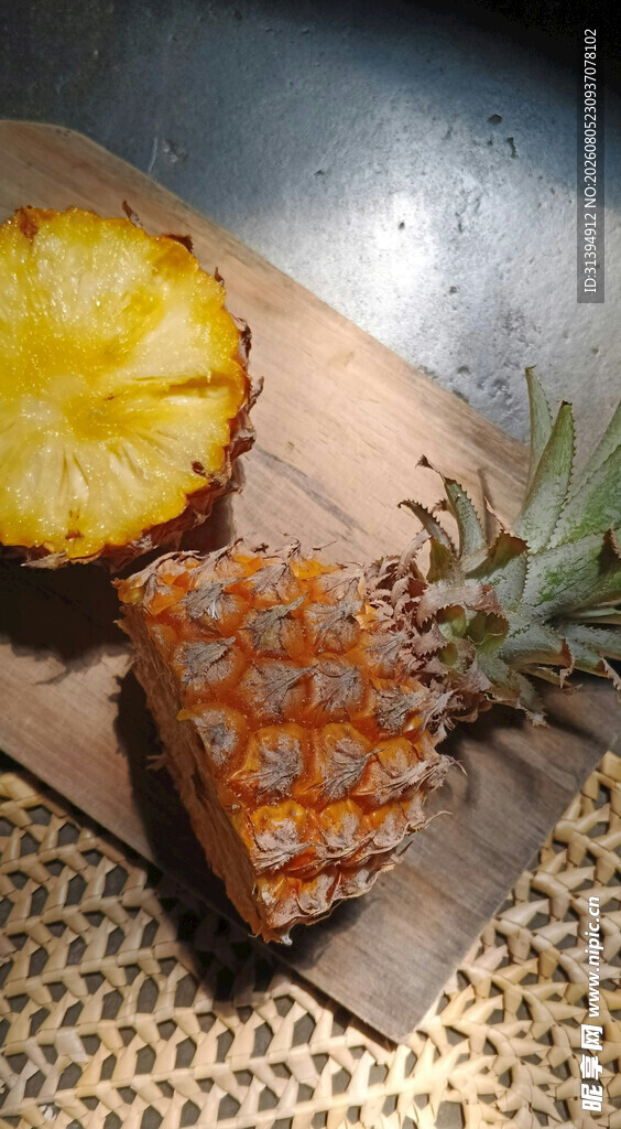 新鲜切块菠萝美味诱人