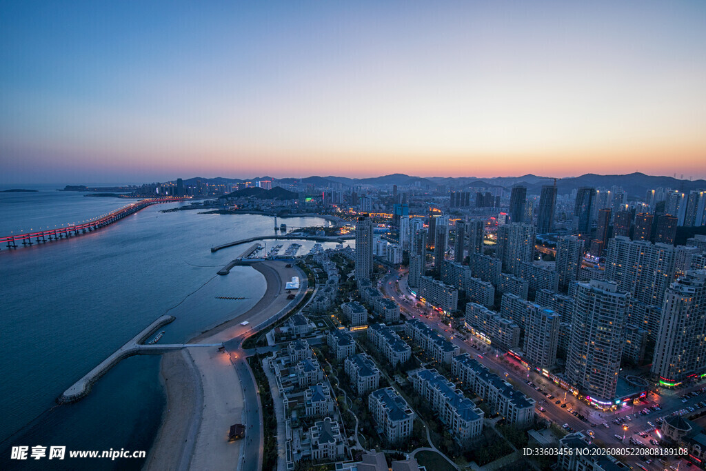 城市海滨夜景俯瞰风光