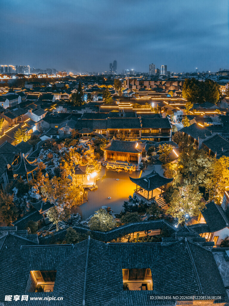 古城夜景灯火璀璨映古建