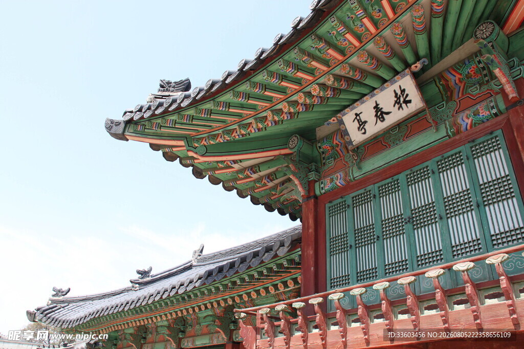 传统中式建筑屋檐一角