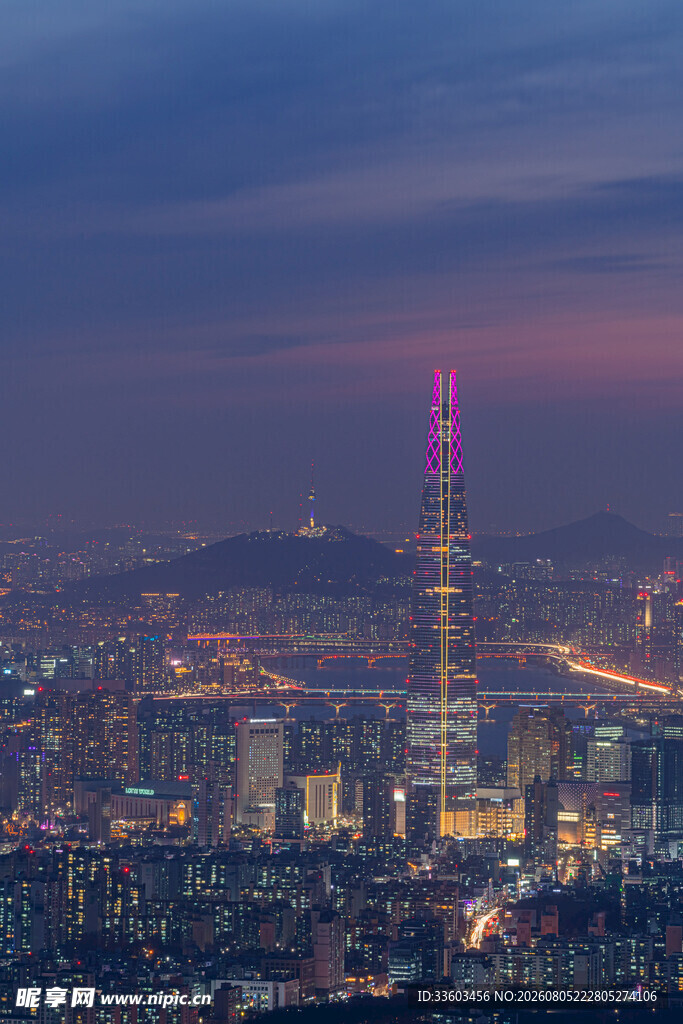 首尔夜景中的璀璨摩天大楼