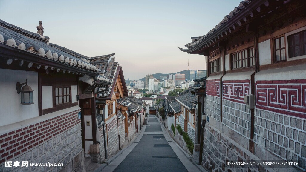 古巷中的传统中式建筑