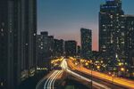 城市夜景中的车流光影
