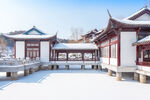 雪覆中式庭院美景