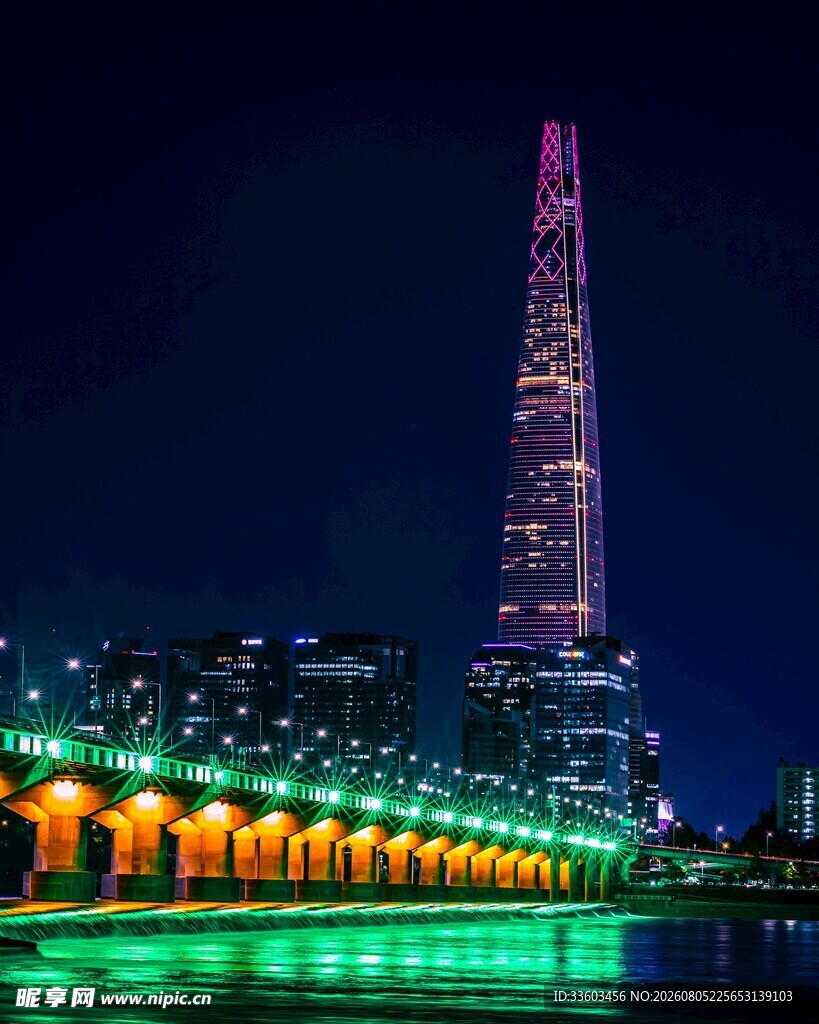 首尔夜景中的高楼与桥梁