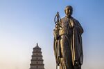大雁塔旁玄奘法师雕像