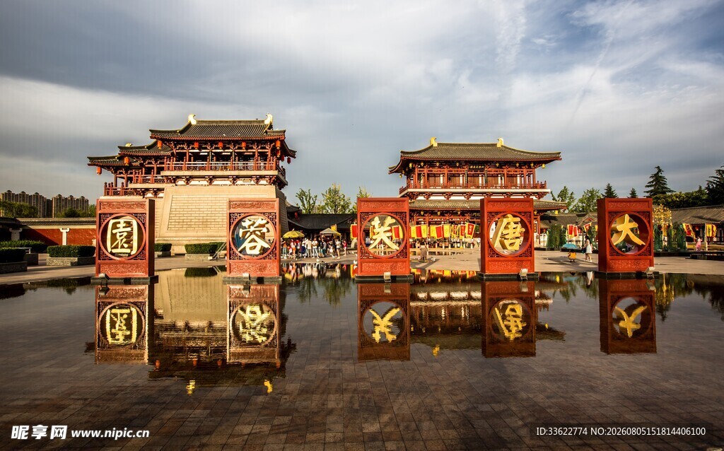 水边古建倒 景致迷人