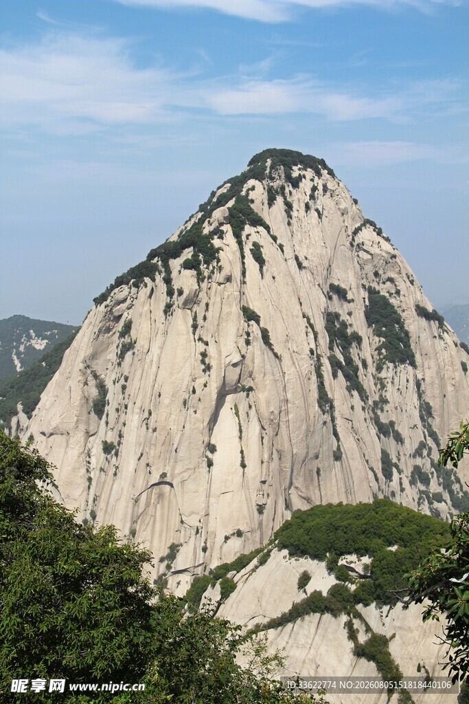 巍峨华山尽显自然壮美