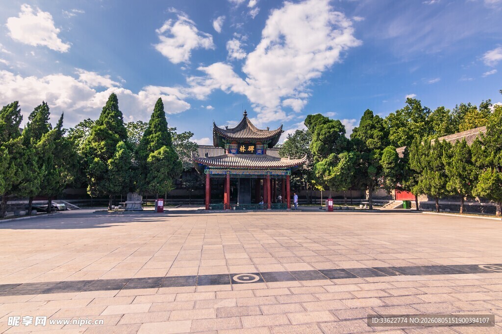 古建广场 绿树环绕的美景