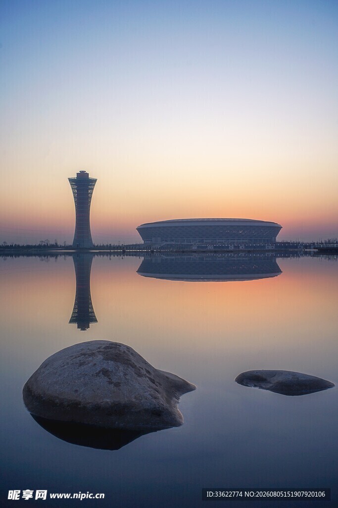 湖畔黄昏美景 静谧石头