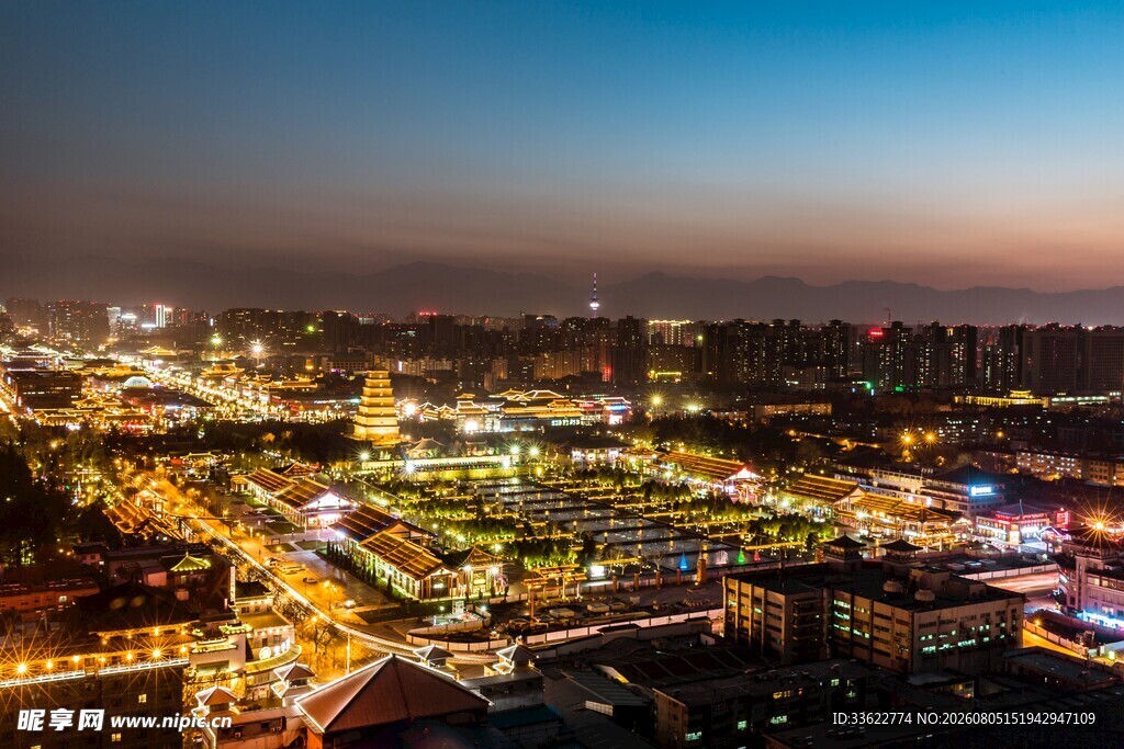 城市璀璨夜景俯瞰图