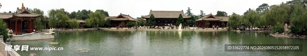 湖畔中式建筑风景如画