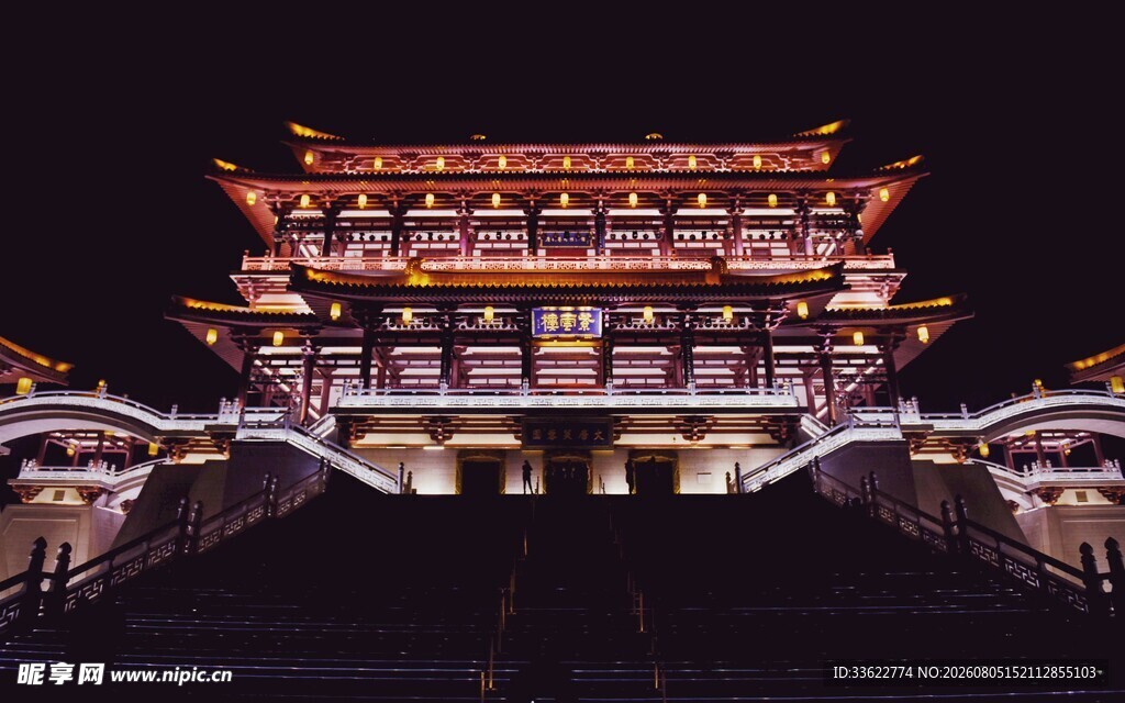 夜晚璀璨的中式古建筑