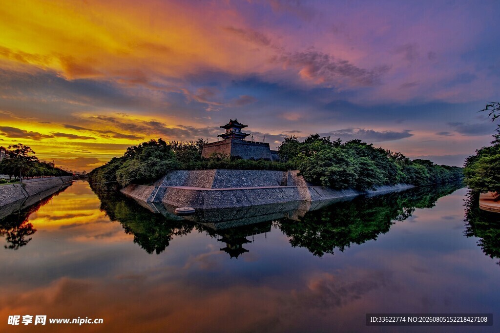 湖畔黄昏美景