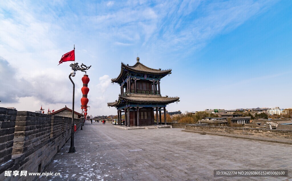 古城墙上的巍峨楼阁