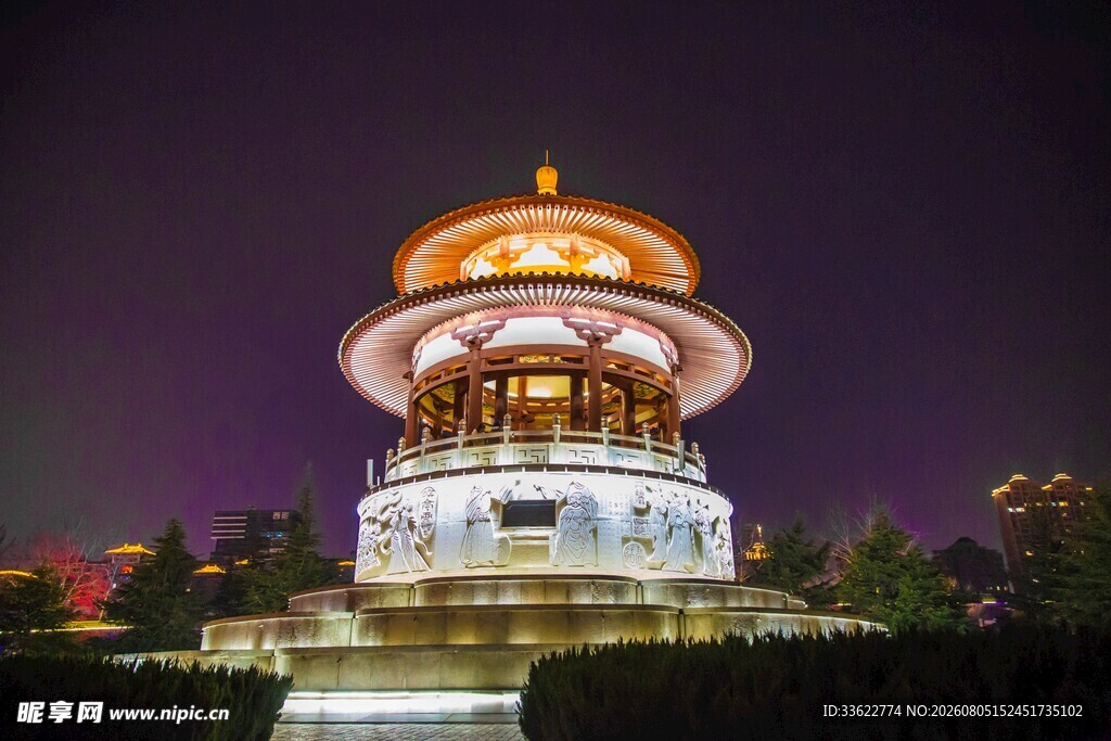 璀璨夜景中的古典华丽建筑