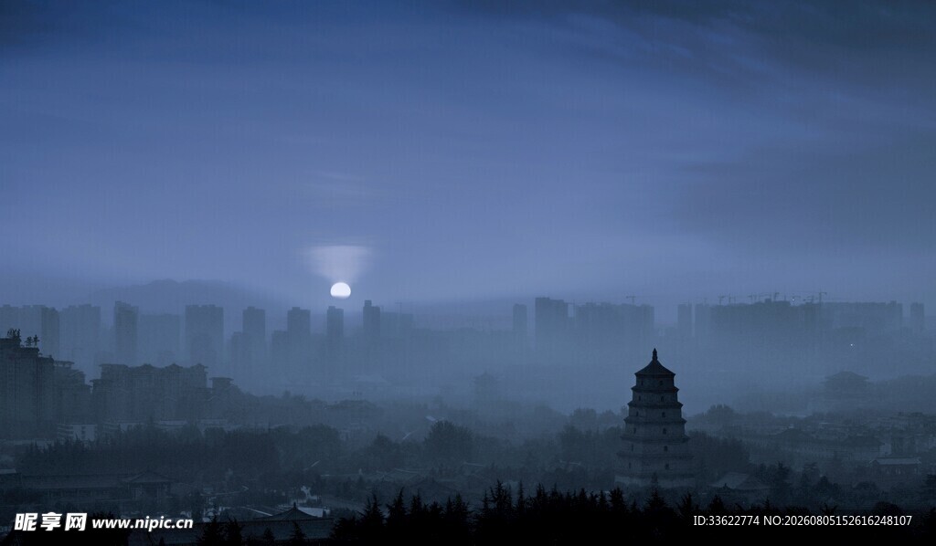 月夜下的静谧古塔