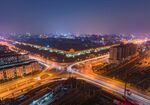 城市夜景交叉路口璀璨灯火