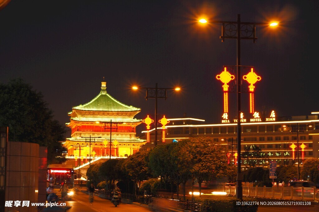 西安夜景中的古典建筑