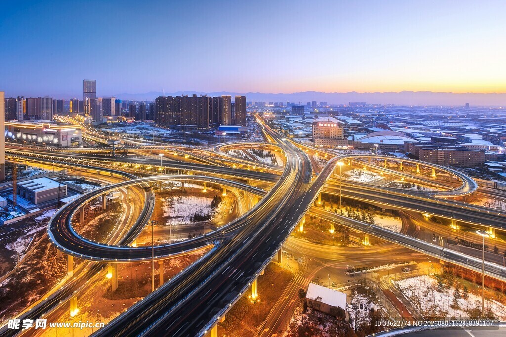 城市立交桥夜景璀璨