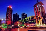 城市璀璨夜景中的地标建筑