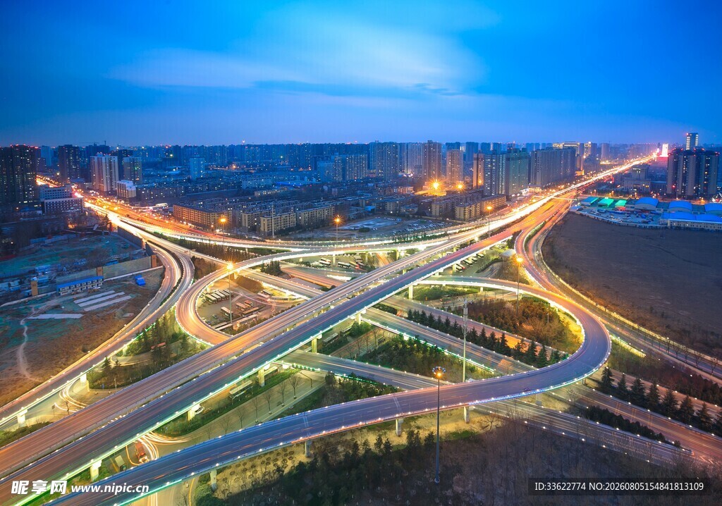 城市立交桥夜景璀璨