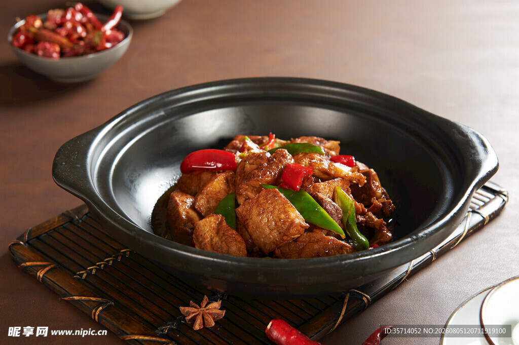 美味砂锅鸡肉煲